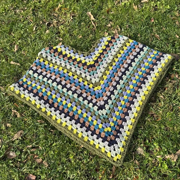 Handmade Green Granny Stitch Crochet Poncho - Picture 3 of 3